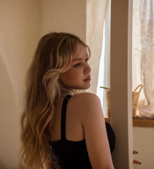 Hyderabad Escorts, Choose VIP Models & Call girls service 24/7