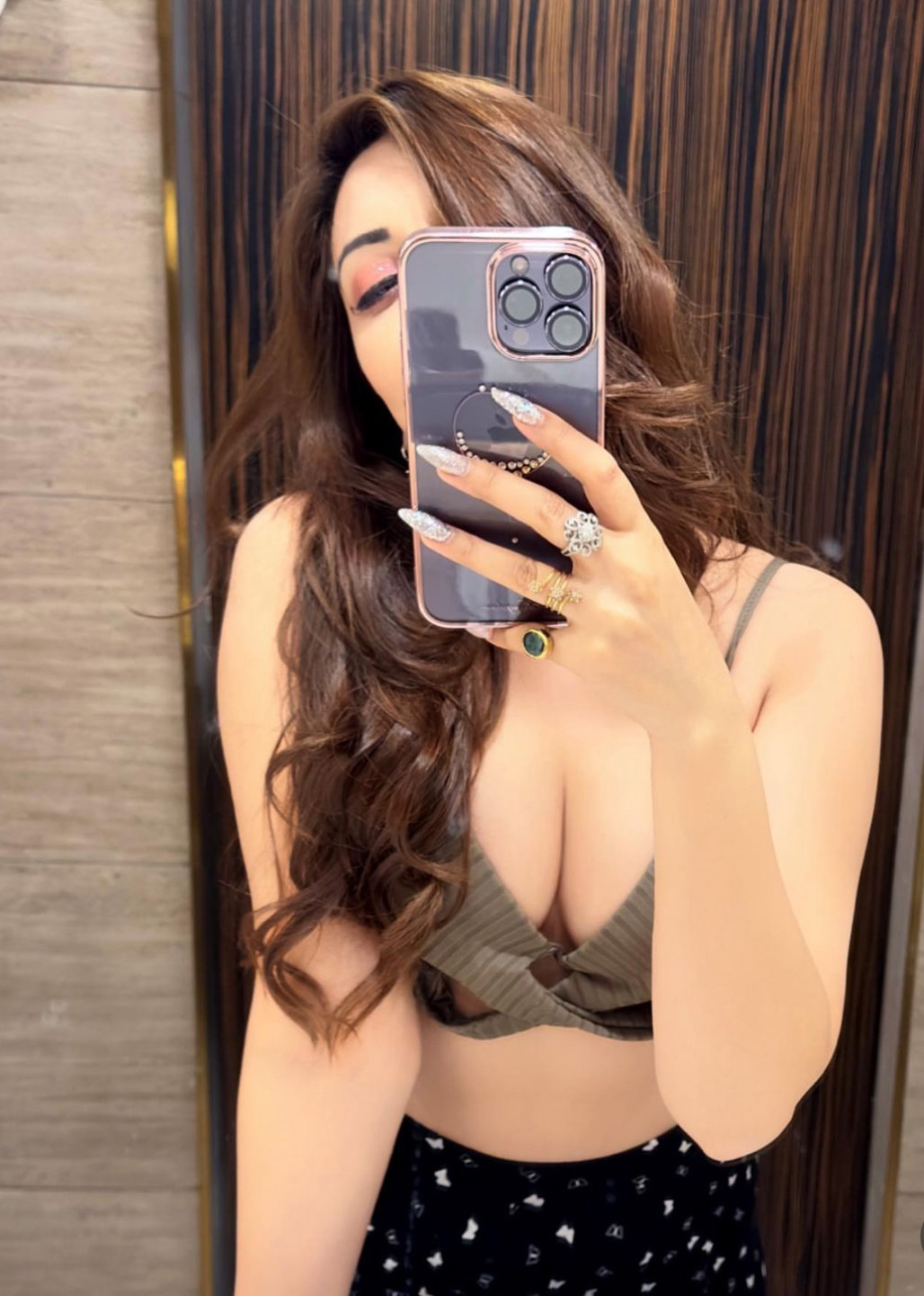 Navi Mumbai Escorts | Choose VIP Models & Call girls service 24/7