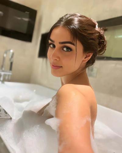 Delhi Escorts Service, VIP Escorts Service & Call girls service in Delhi